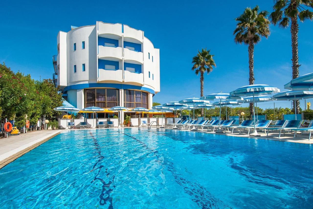 Stadio Riviera delle Palme: 6 Hotel per Famiglie a Confronto